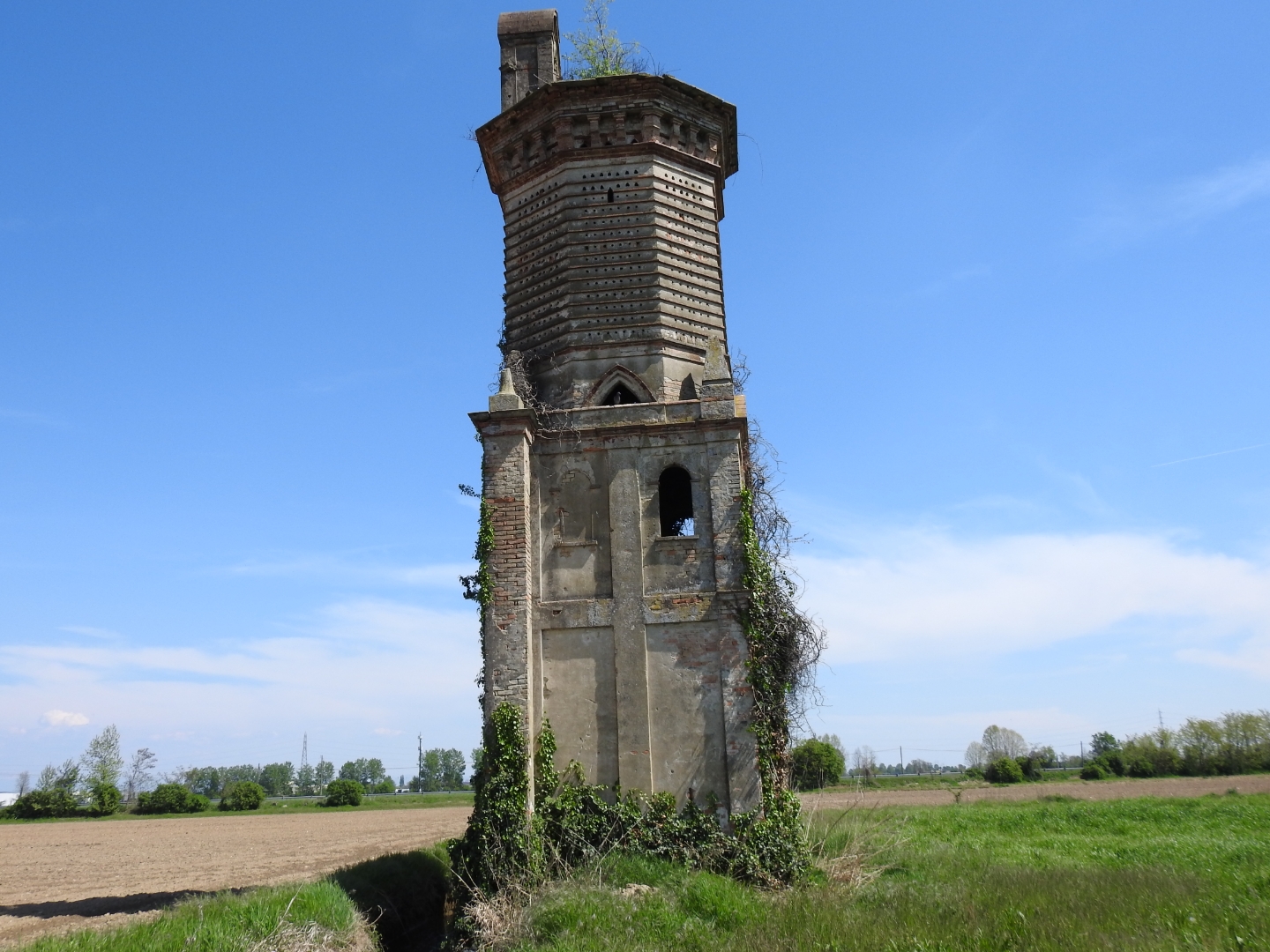 Ricengo e la Torre Belvedere: memoria di un tempo perduto.